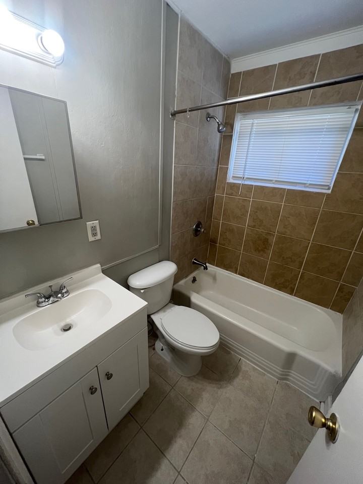 105-111 Heck St - Photo 2 of 5