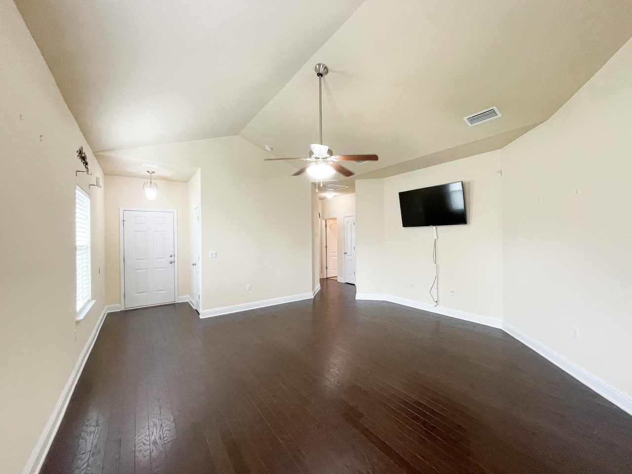 10588 Dunmore Dr - Photo 3 of 17