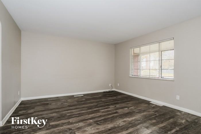 11082 Donora Ln - Photo 3 of 15