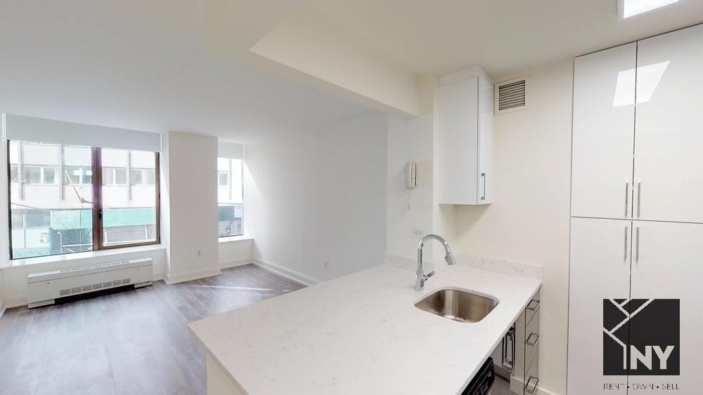 Hanover Sq #7I - Photo 2 of 20