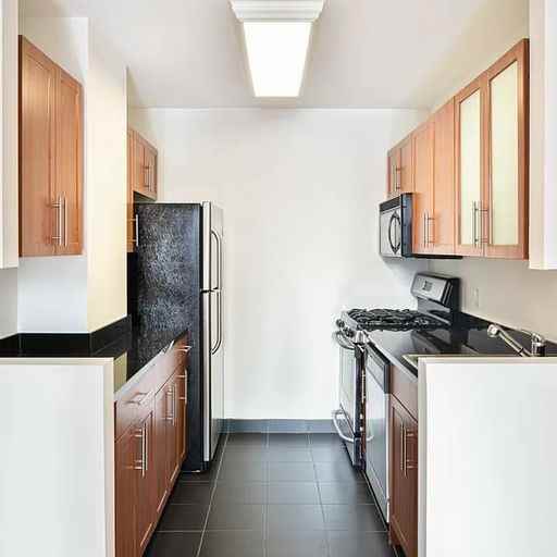 Maiden Ln #1503 - Photo 3 of 6