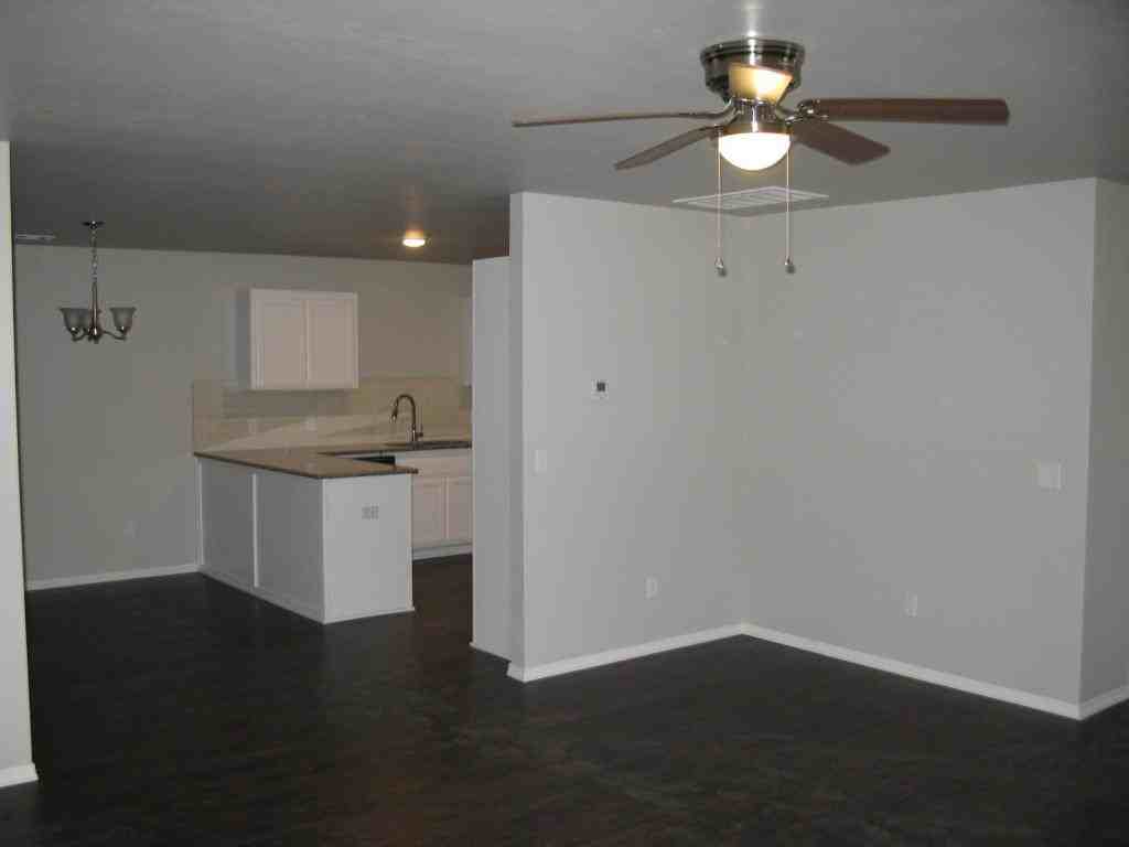 11707 Surrey Hills Blvd - Photo 4 of 20