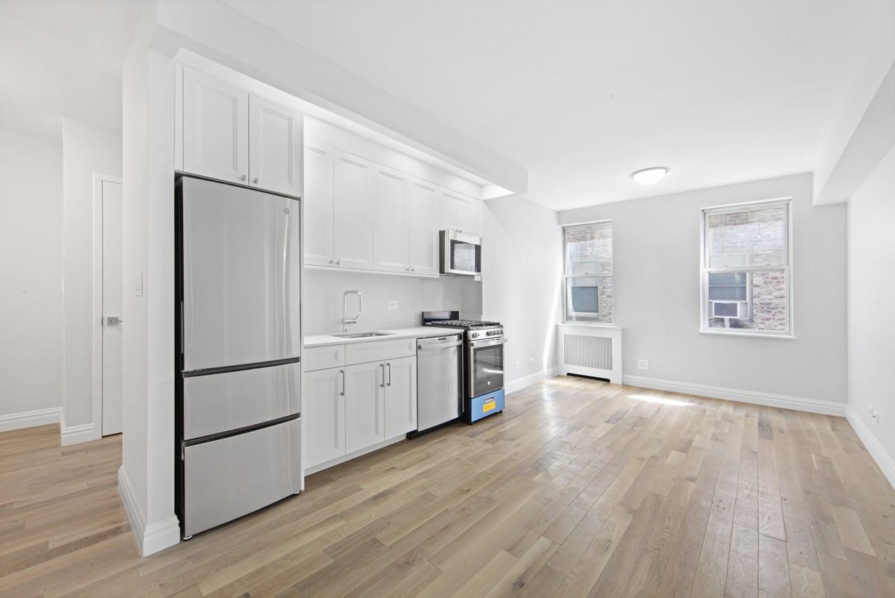 111 Bank St #3K - Photo 6 of 9