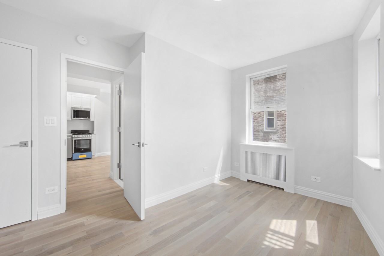 111 Bank St #3K - Photo 7 of 9