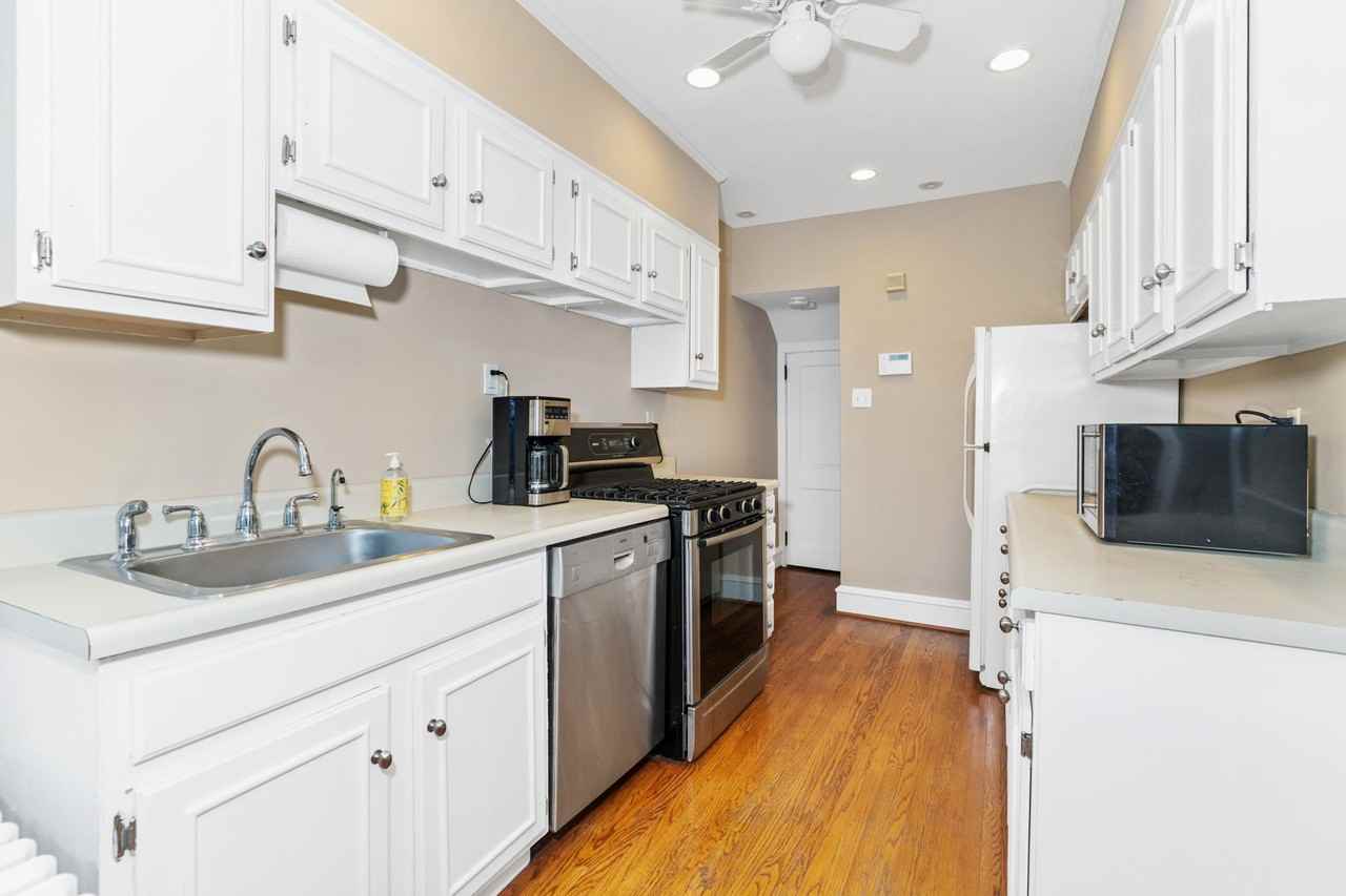 1022 N Clayton St - Photo 2 of 33