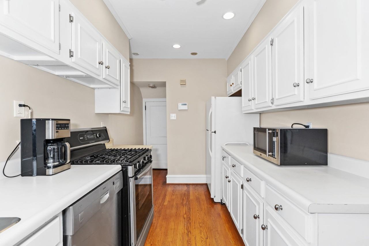 1022 N Clayton St - Photo 3 of 33