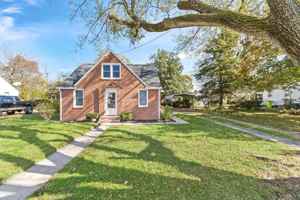 featured image of 403 Boxwood Street