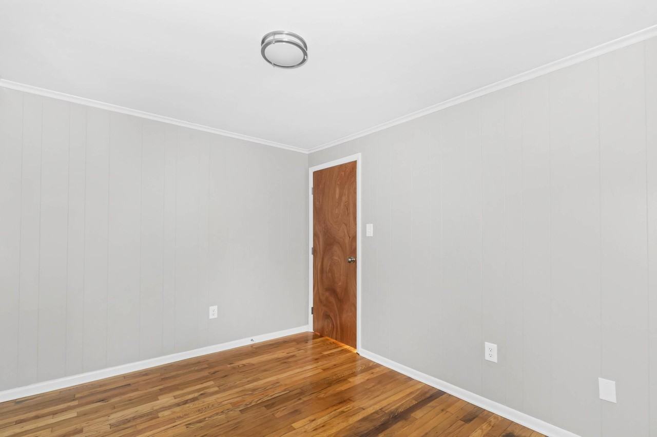 403 Boxwood St - Photo 2 of 33