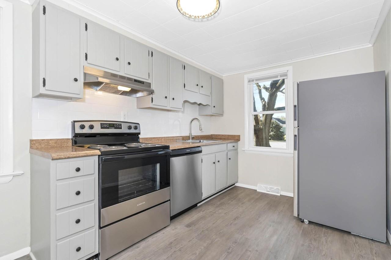 403 Boxwood St - Photo 5 of 33