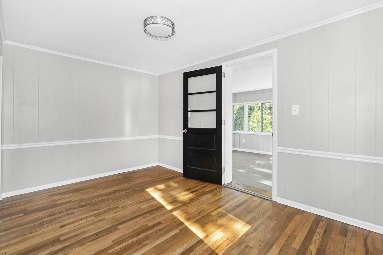 403 Boxwood St - Photo 6 of 33