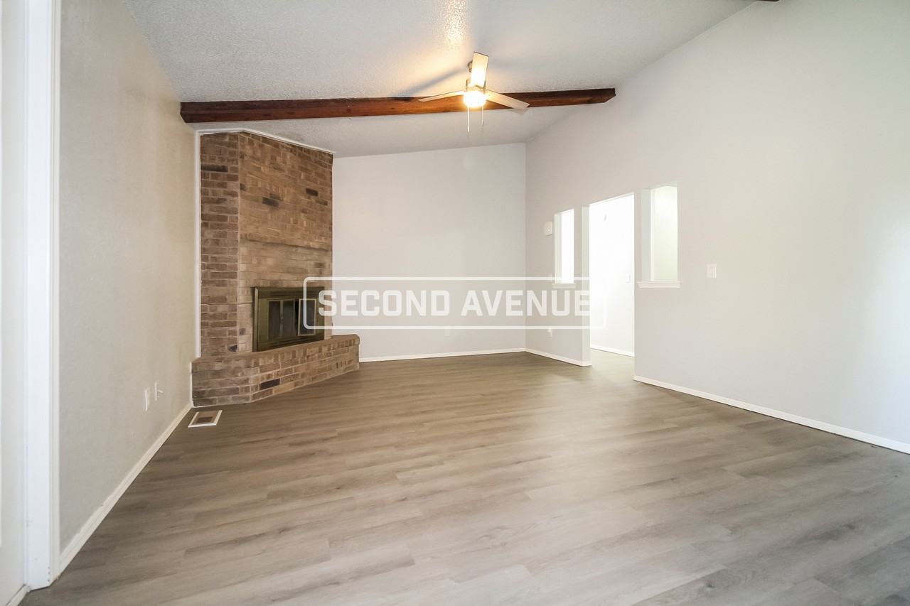 2621 Sw 103rd St - Photo 2 of 13