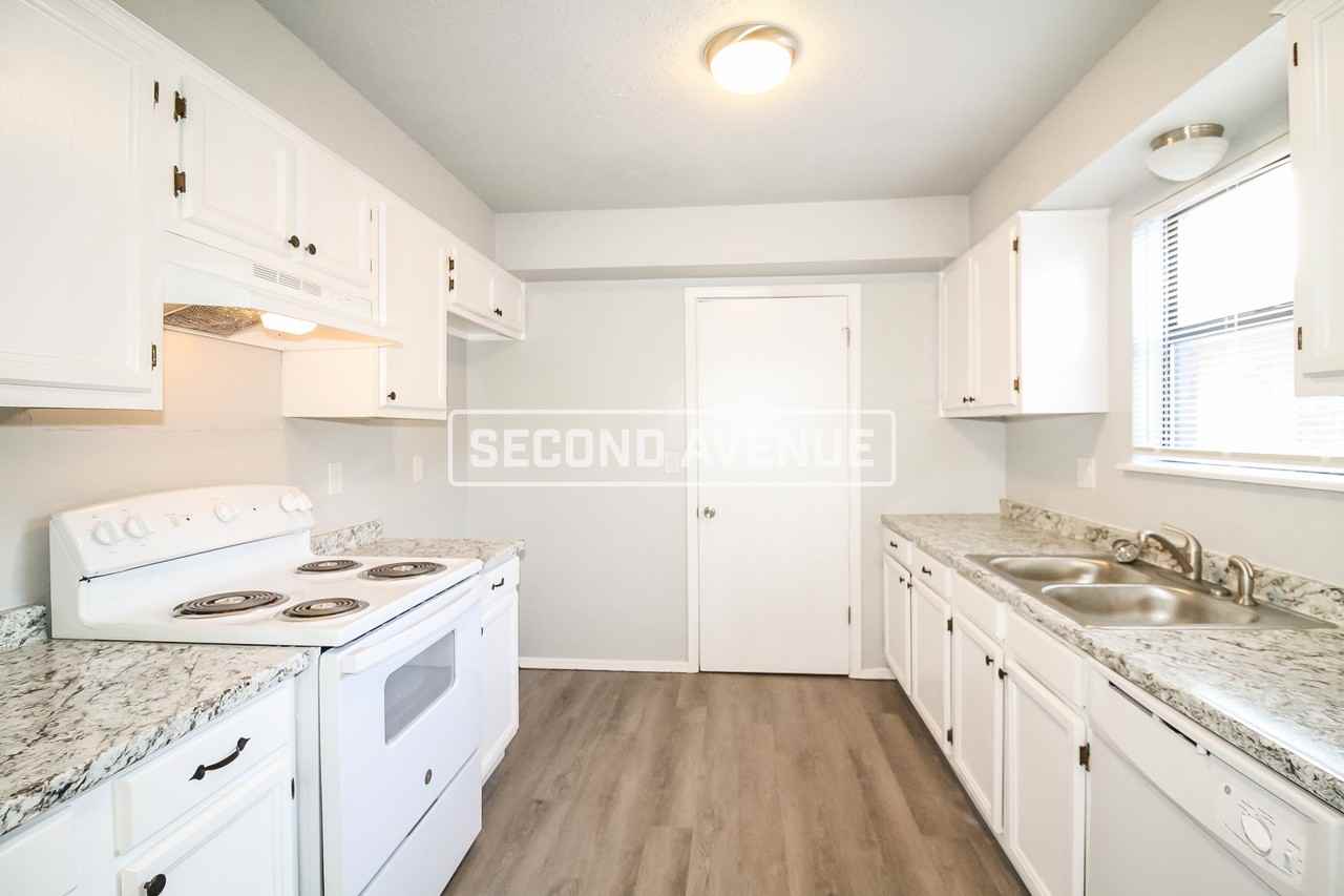 2621 Sw 103rd St - Photo 3 of 13