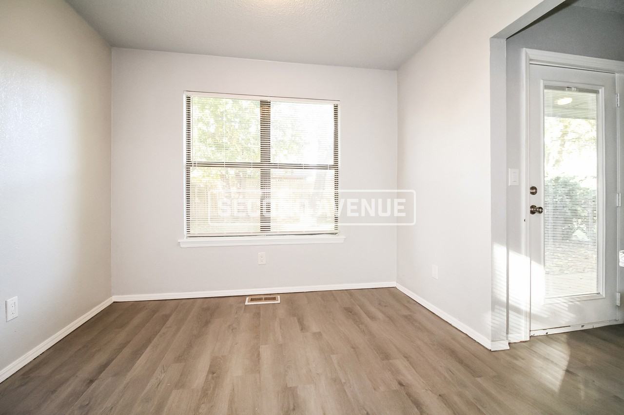 2621 Sw 103rd St - Photo 4 of 13