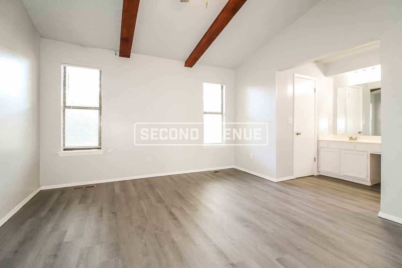 2621 Sw 103rd St - Photo 5 of 13