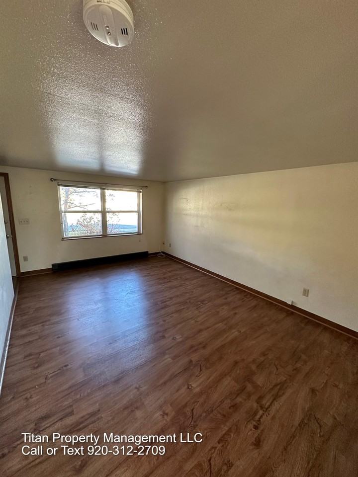 1409 W Linwood Ave #1409 - Photo 2 of 11