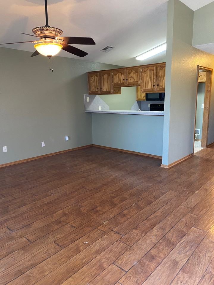1201 Sw 23rd St #1 - Photo 3 of 23