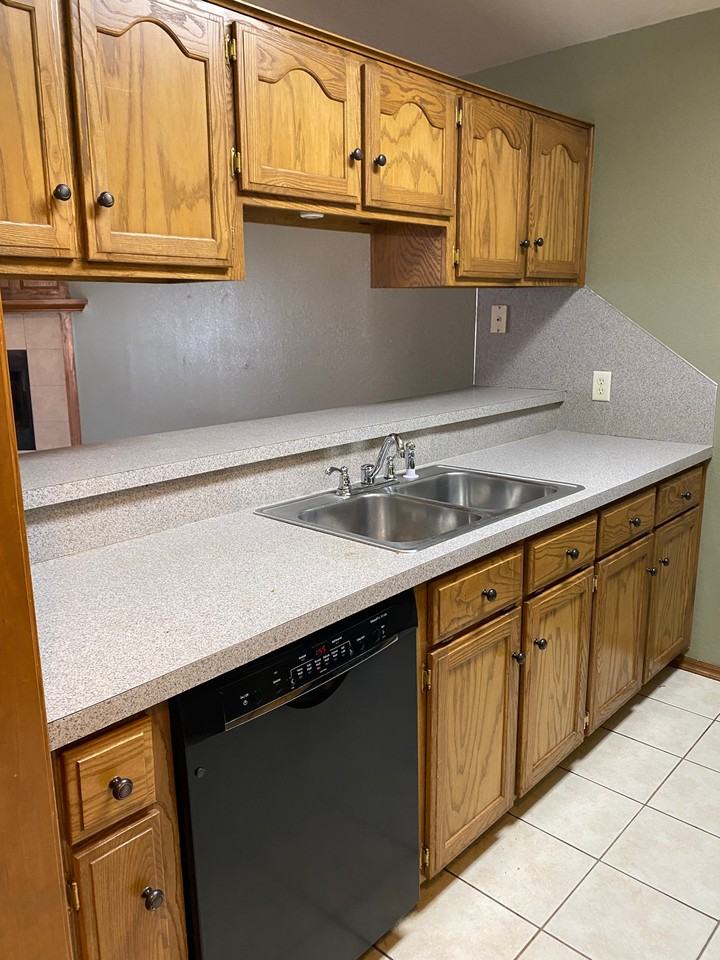 1201 Sw 23rd St #1 - Photo 6 of 23