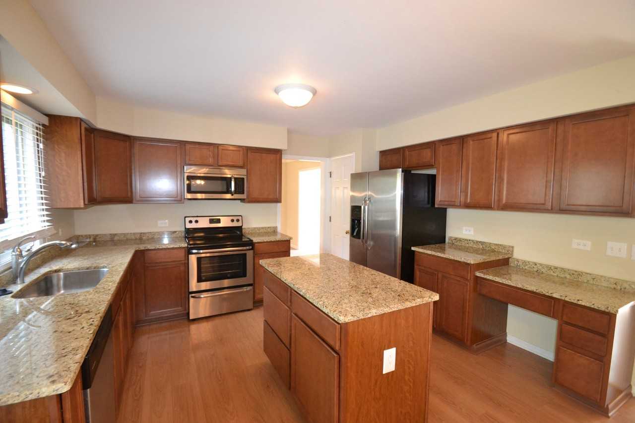 859 Evergreen Ave - Photo 3 of 7