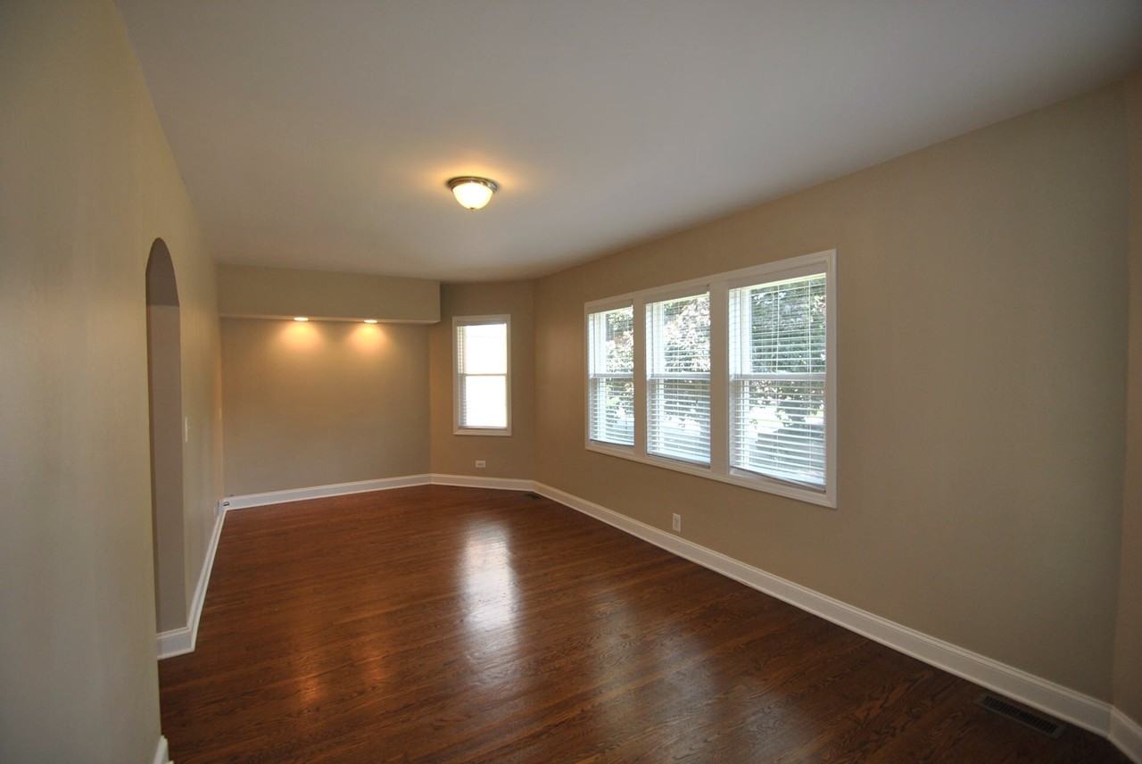 2854 N Natoma Ave - Photo 2 of 11