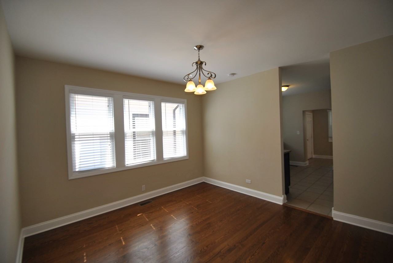 2854 N Natoma Ave - Photo 3 of 11