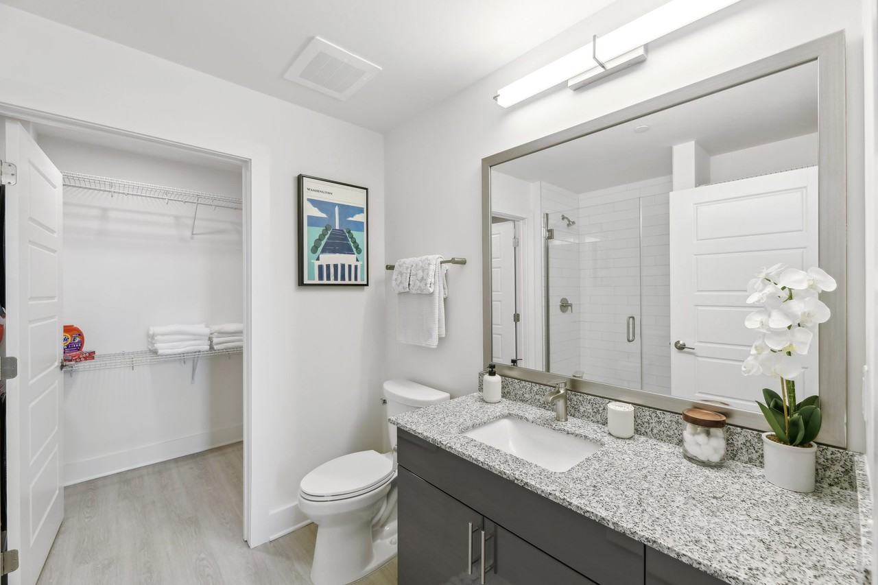 Link Apartments® H Street - Photo 6 of 28