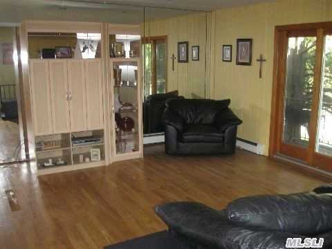 70 Richmond Ave - Photo 3 of 18
