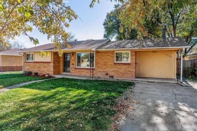 5570 Holland Dr - Photo 2 of 21