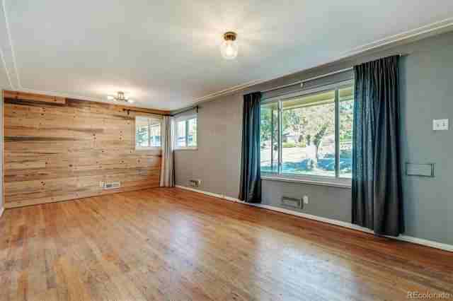 5570 Holland Dr - Photo 3 of 21