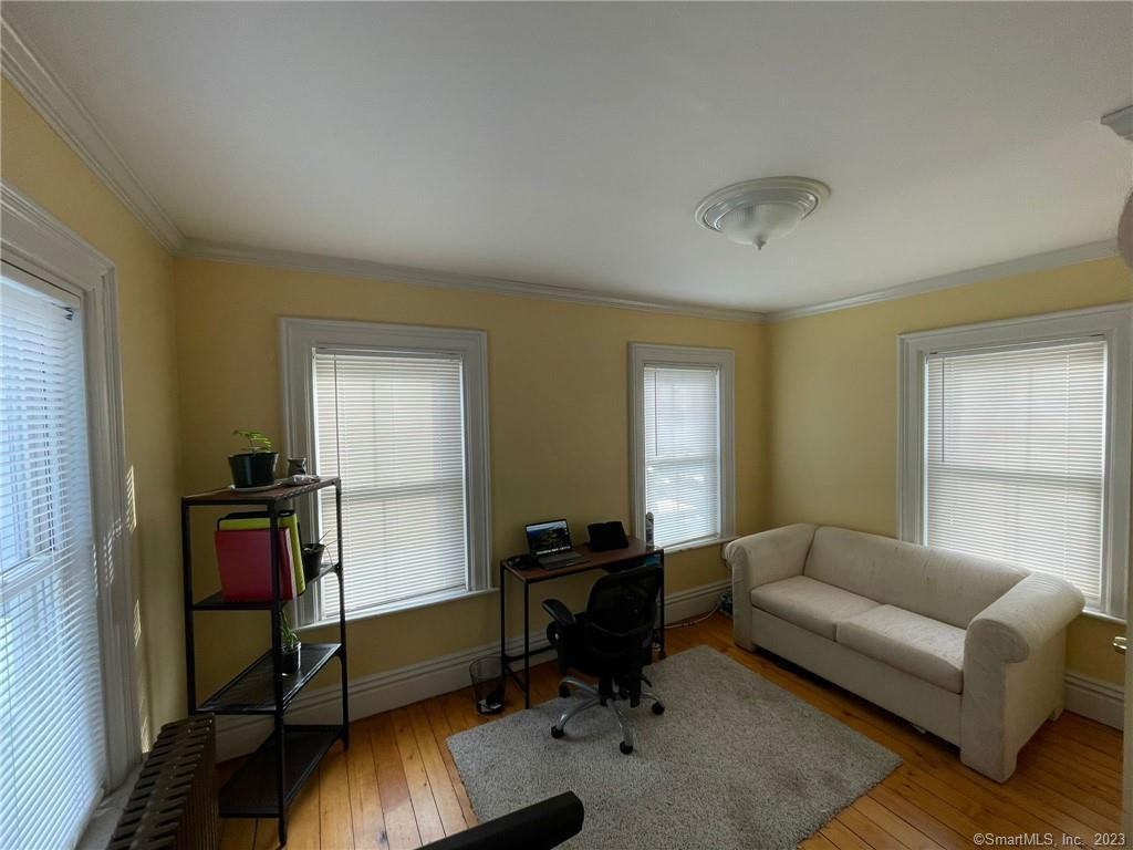 20 Russell St - Photo 2 of 10