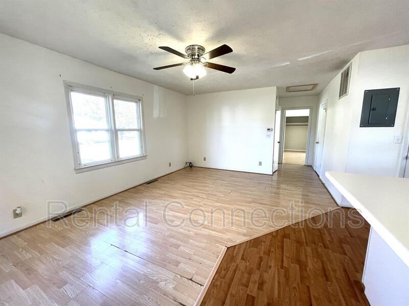 300 S Olive St - Photo 3 of 11