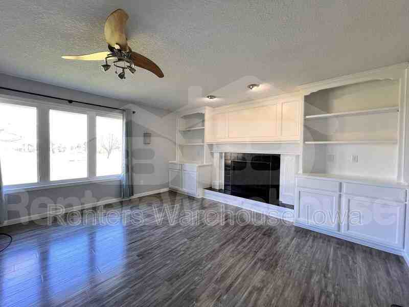 1709 Ne Sherman Ct - Photo 3 of 27