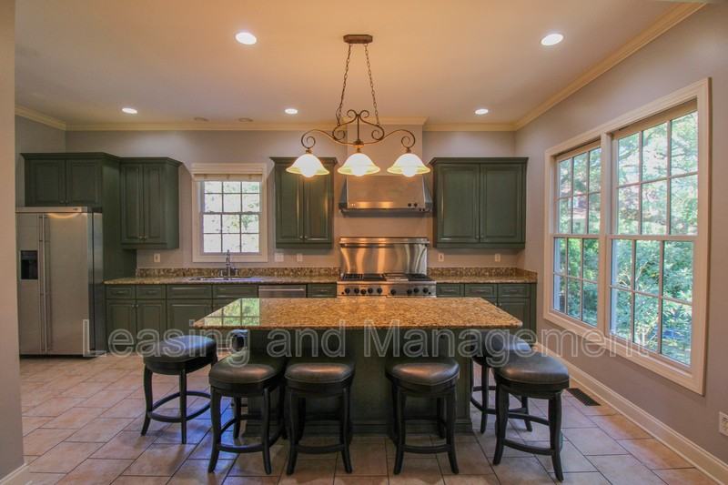 1666 Back Creek Rd - Photo 6 of 33