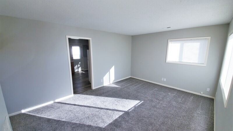 372 26th Ave Sw - Photo 3 of 18