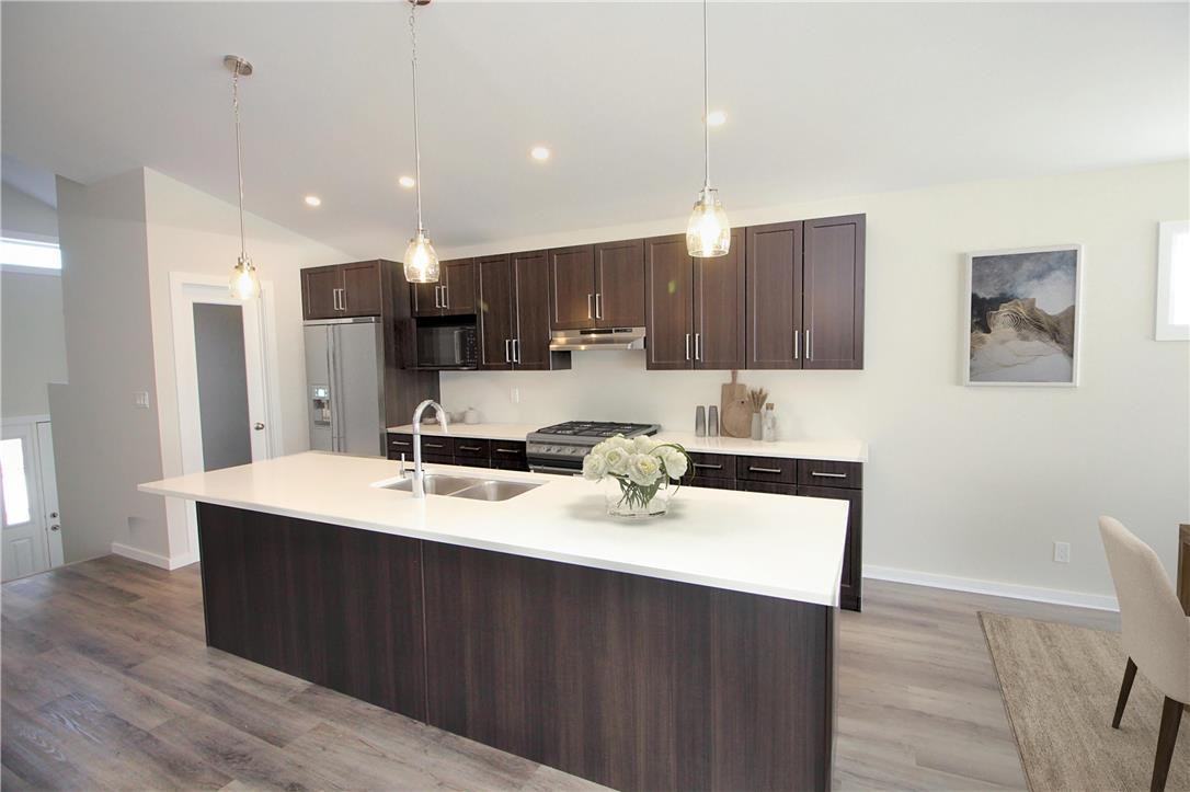 135 Dumontet Cres - Photo 3 of 7