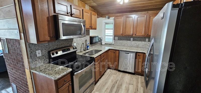 1881 Cottonwood St - Photo 3 of 15