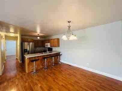 215 Railroad St - Photo 3 of 14