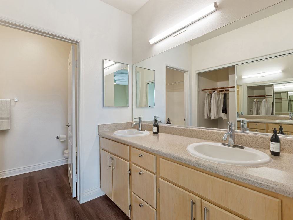 Avalon Mission Oaks - Photo 4 of 32