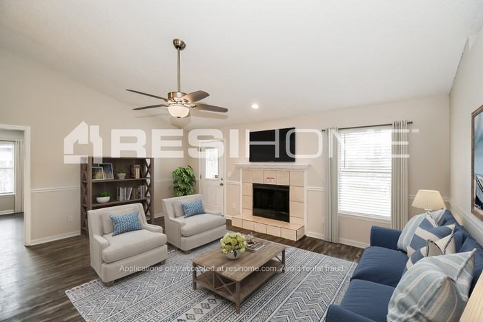 151 Mayall Dr W - Photo 3 of 19