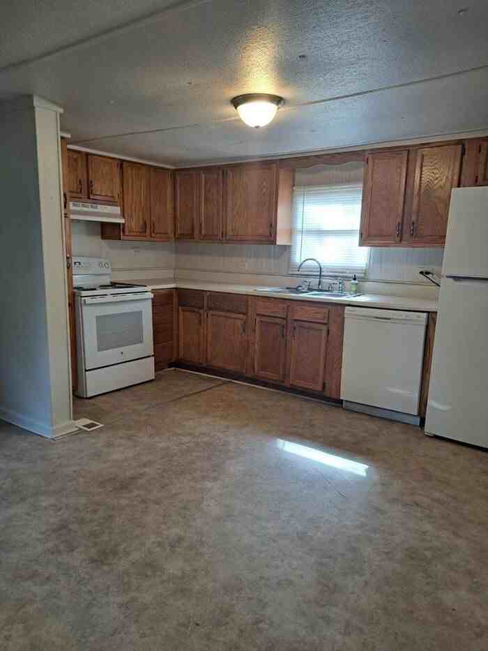 1 Birchwood Ln - Photo 2 of 8