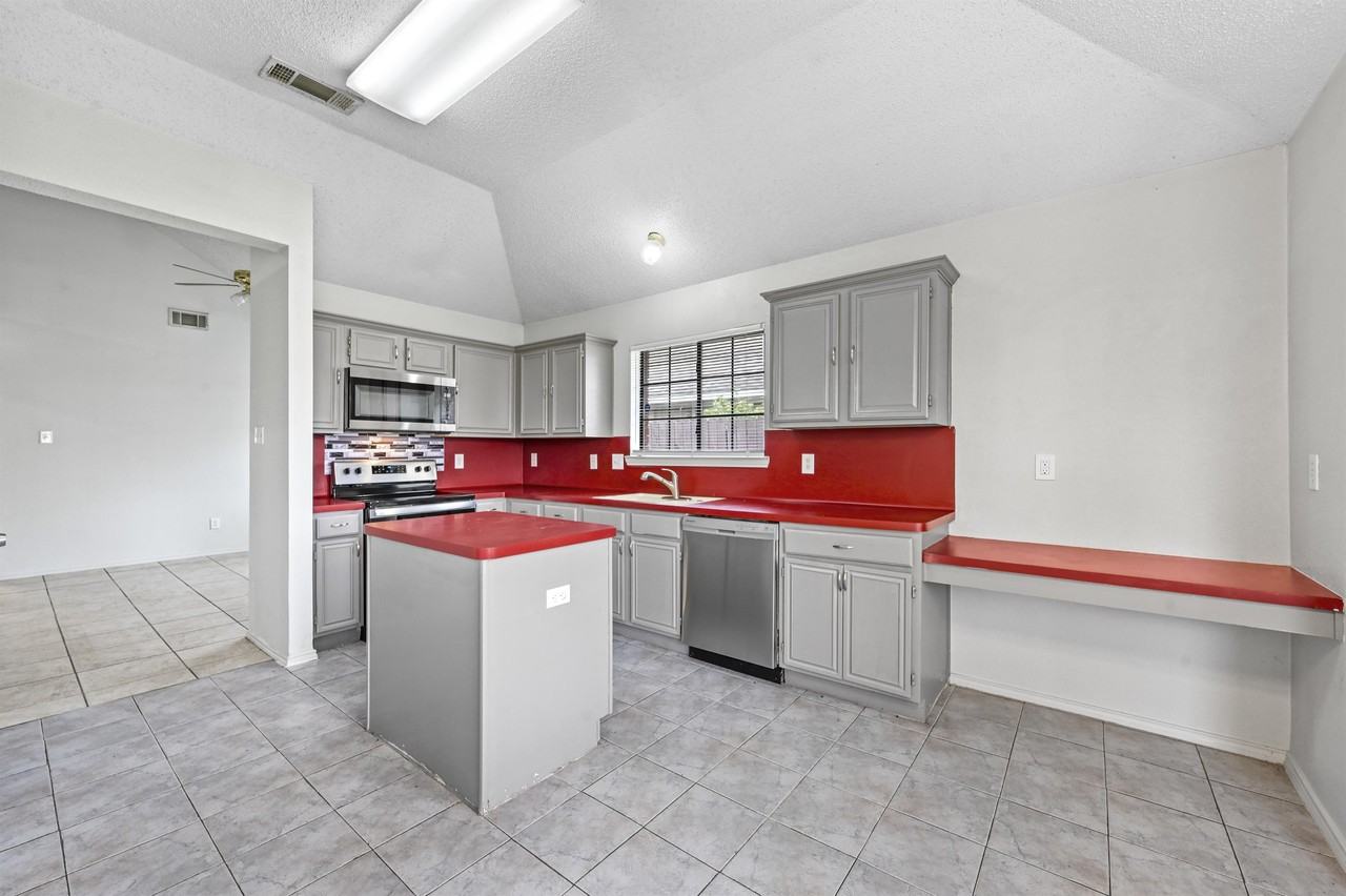 2338 Stillwater Dr #1 - Photo 4 of 21