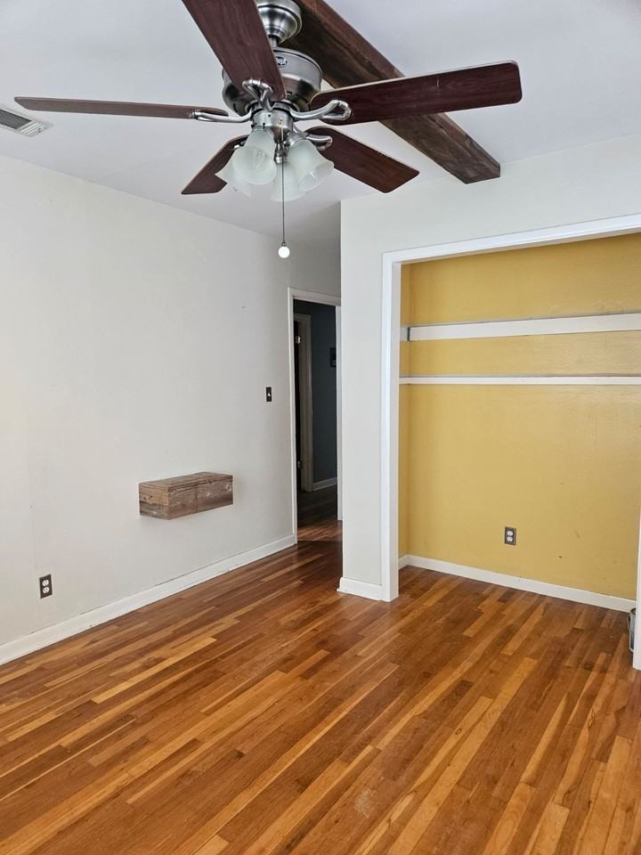 1105 Sycamore St #1 - Photo 5 of 8