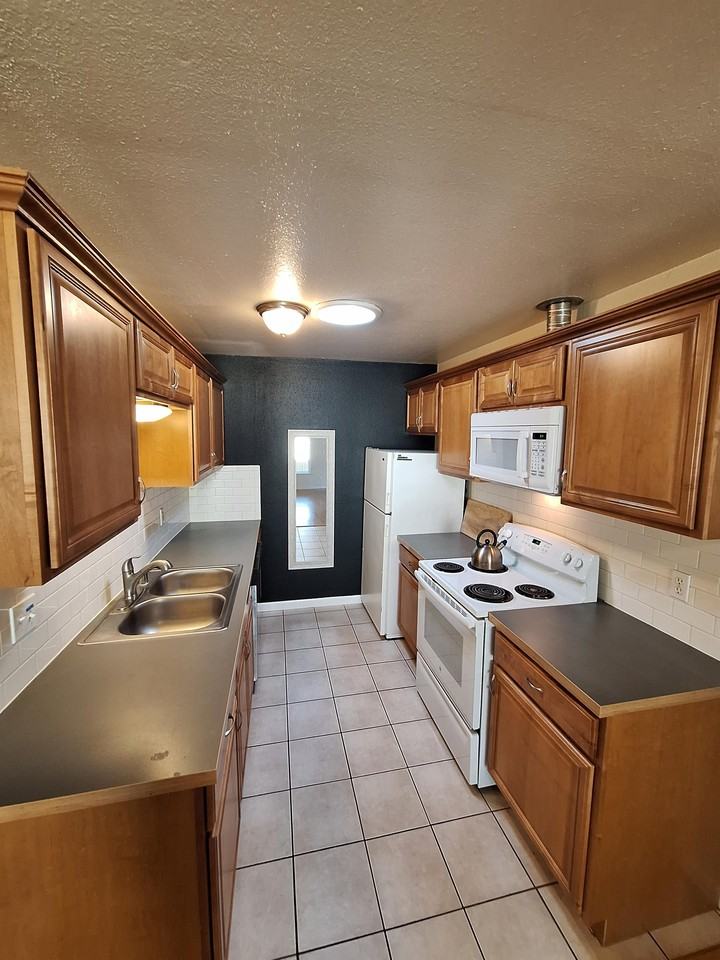 4424B Illinois St #4424B - Photo 3 of 25