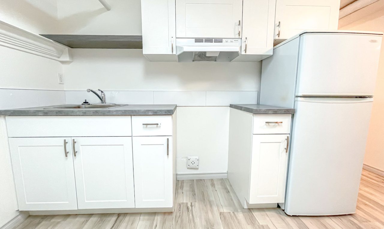 1925 5a St Sw #6 - Photo 2 of 9