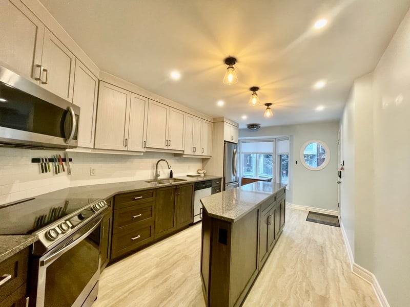 227 Lyon St N - Photo 2 of 14