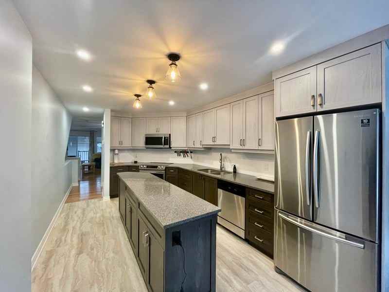 227 Lyon St N - Photo 3 of 14