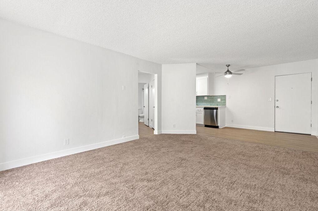 2401 Seaside St - Photo 2 of 14