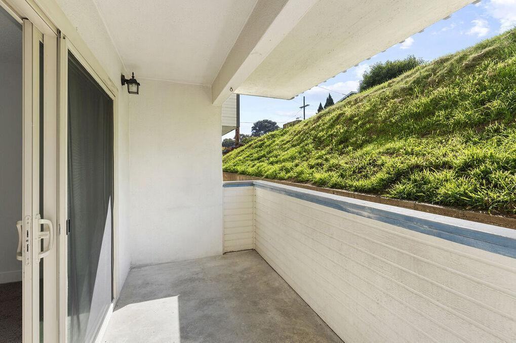 2401 Seaside St - Photo 7 of 14