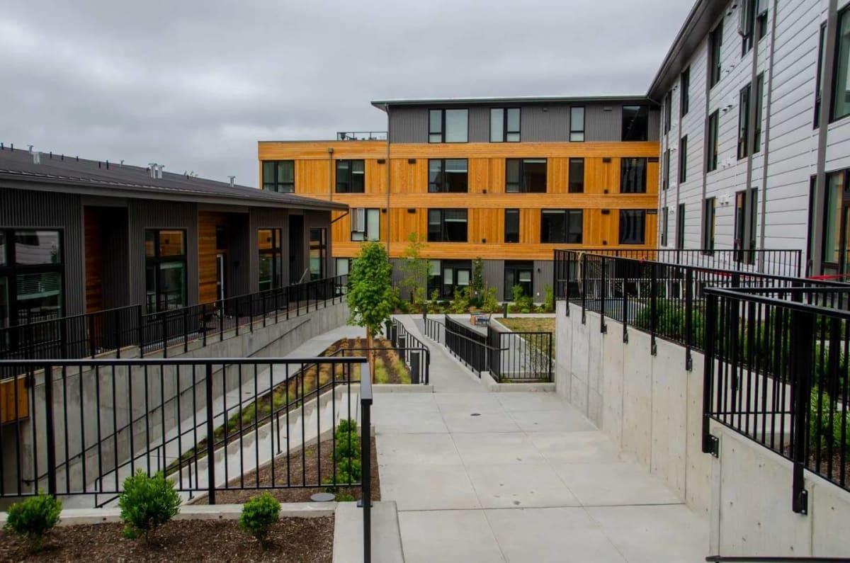 747 Hanami Ln Ne - Photo 4 of 40