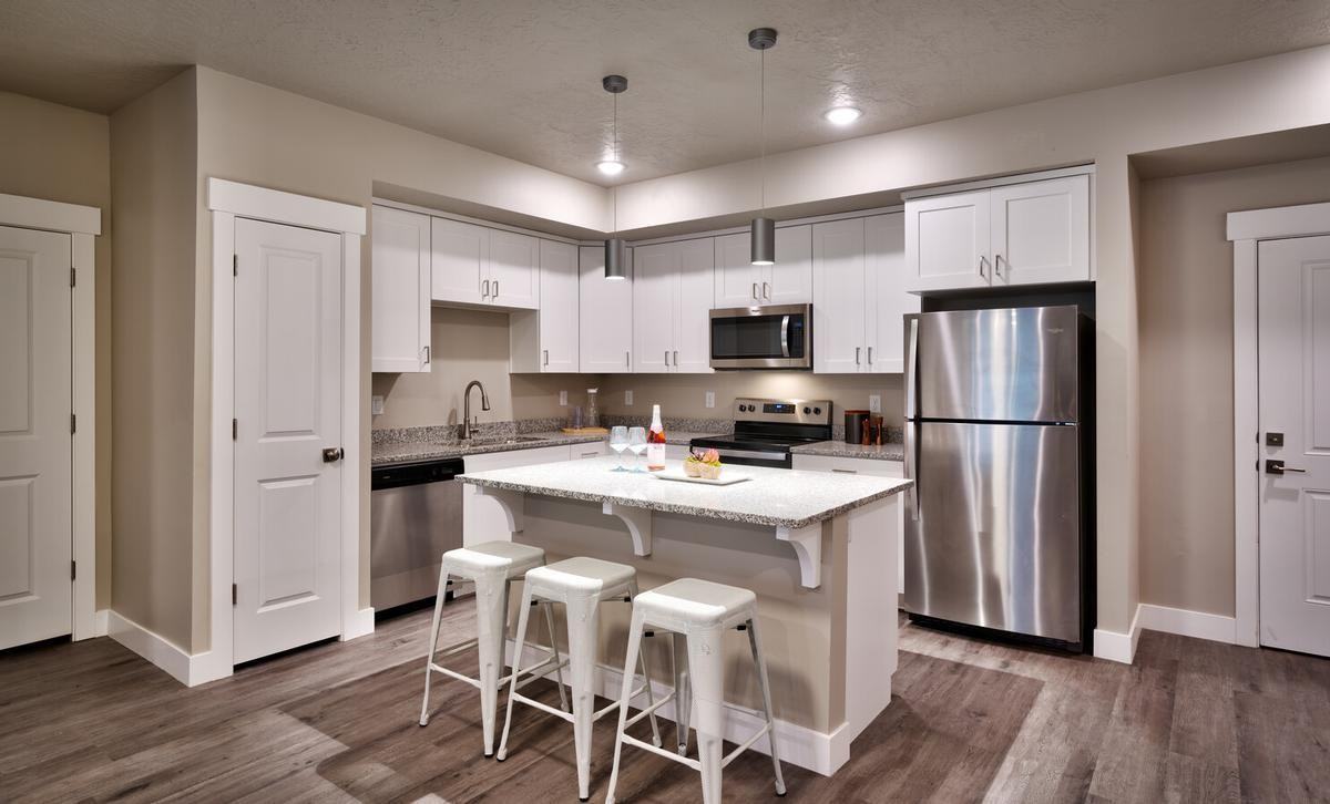 1165 E Bulloch St - Photo 3 of 34