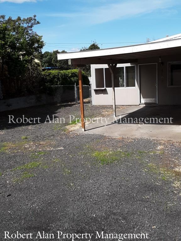 271 Ne Douglas St Apt A - Photo 3 of 7